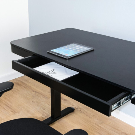 Biurko regulowane elektrycznie VERO – pamięć 4 pozycji, porty USB, udźwig 45 kg